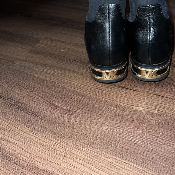 Michael kors High knees boots 👢 like new - Picture 2 of 6